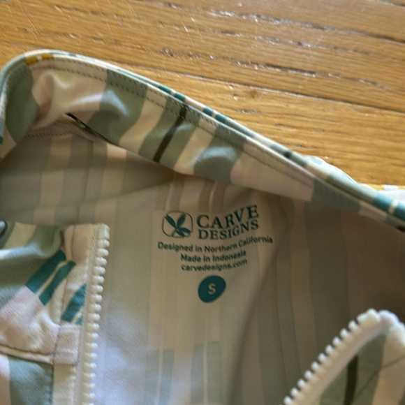 Women’s Rashguard, size small - Picture 5 of 7